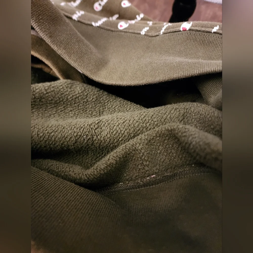 Preowned Champion,‎ size medium, men's pullover crew sweatshirt - Picture 6 of 8